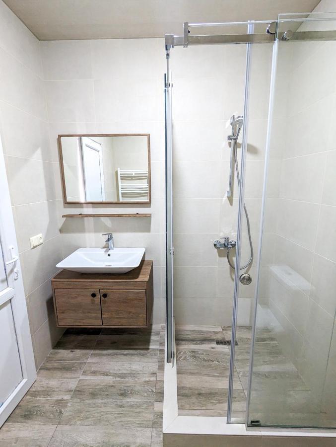Brand New Apartment In Kutaisi Esterno foto